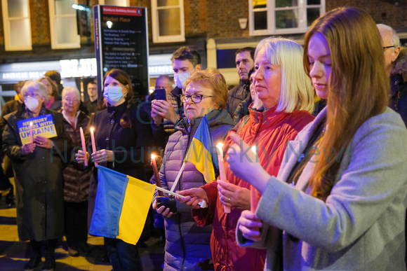 09-0422R candle lit vigil for ukraine in Newbury