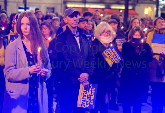 09-0422AN candle lit vigil for ukraine in Newbury