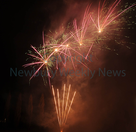 44-1522A Falkland Fireworks