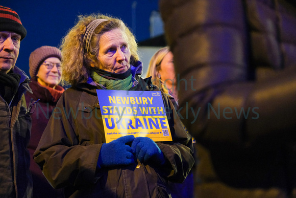 09-0422D candle lit vigil for ukraine in Newbury