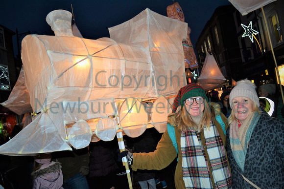 49-2422B Newbury Lantern Parade