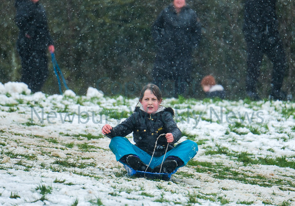 09-1523X sledging at Goldwell Park