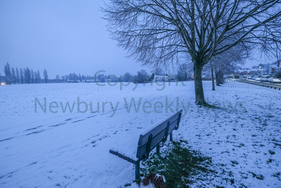 09-1323C Snow at Stroud Green