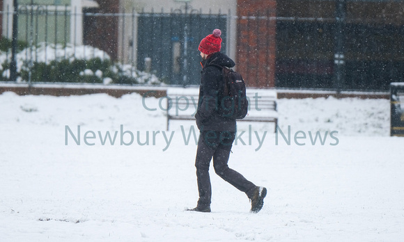 09-1223Q Snow in Newbury