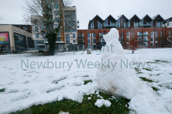 09-1223J Snow in Newbury