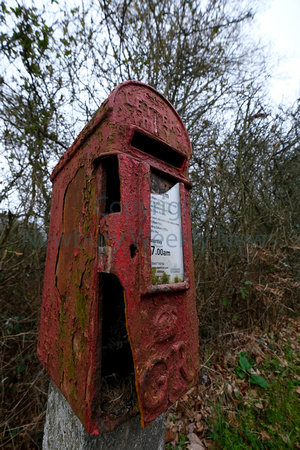 11-1221C Bucklebury Post Box