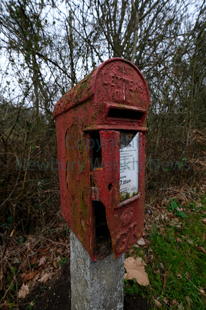 11-1221G Bucklebury Post Box