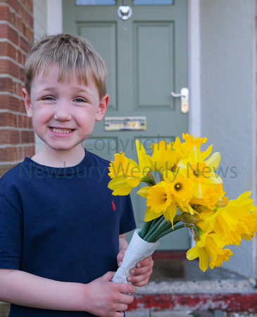 13-1521G Henry and the daffodils
