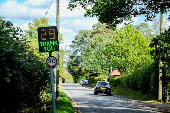 39-1421C Woolton Hill - Speed sign