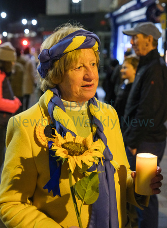 09-0422BA candle lit vigil for ukraine in Newbury