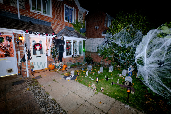 44-0121A Thatcham Halloween House