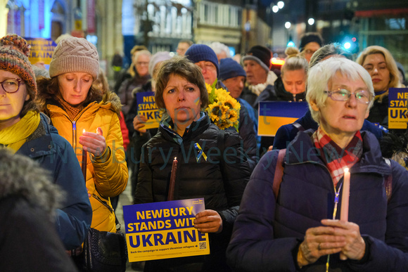 09-0422T candle lit vigil for ukraine in Newbury