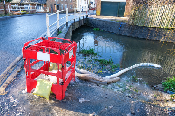 NWN 02-0224 F Lambourn raw sewage