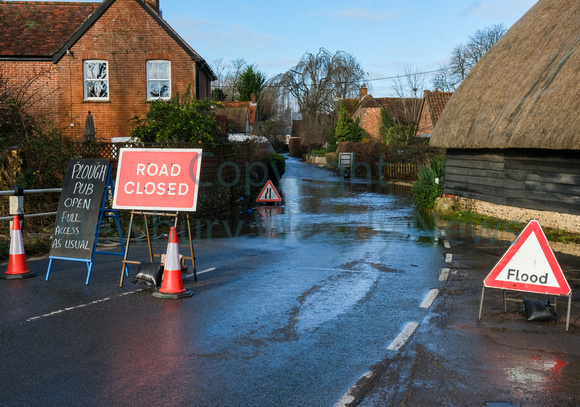 NWN 02-0124 A Floods in Eastbury