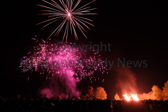 45-2021V Chieveley Fireworks