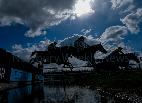 13-0622K Newbury Races