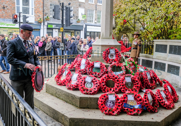 46-0421Y Newbury Remembrance wreath laying