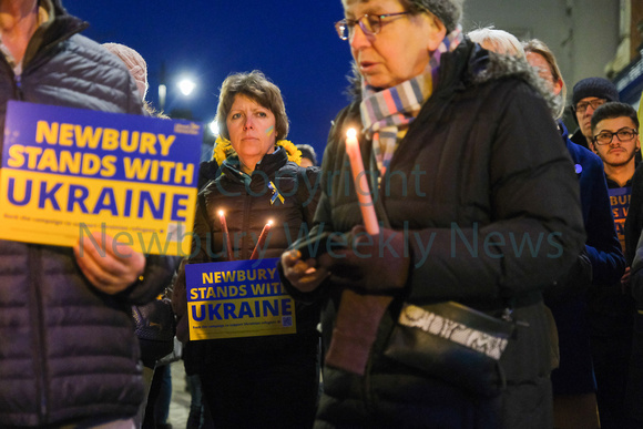 09-0422K candle lit vigil for ukraine in Newbury