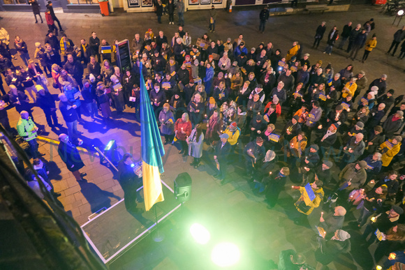 09-0422X candle lit vigil for ukraine in Newbury
