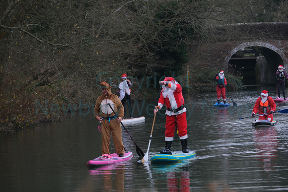 51-0921D Christmas Paddle boarding