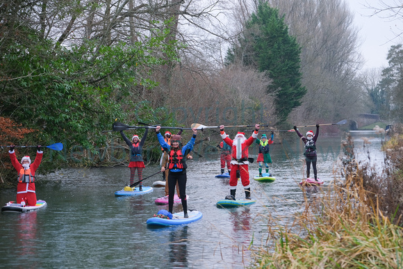 51-0921L Christmas Paddle boarding