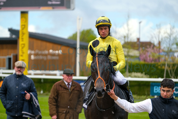 NWN 16-0124 D Horse Racing at Newbury