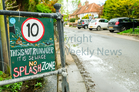 NWN 15-1124 H Hampstead Norreys - Sewage street