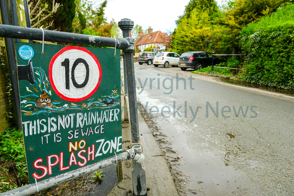 NWN 15-1124 G Hampstead Norreys - Sewage street