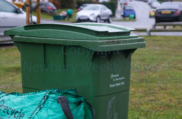 02-3121E Green bins