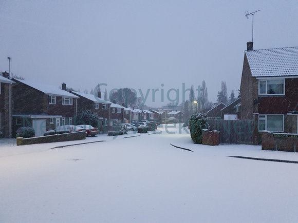 04-1121G Snow - Stroud Green