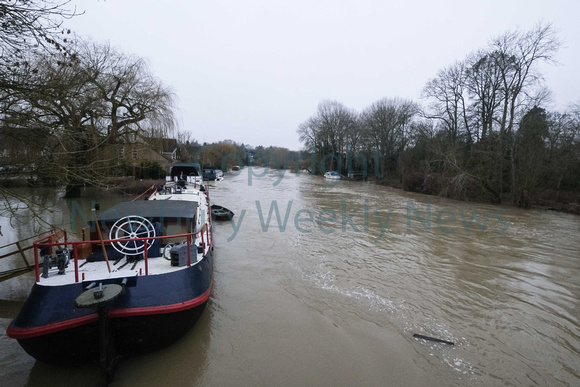 05-0321P Flood - Pangbourne River Thames