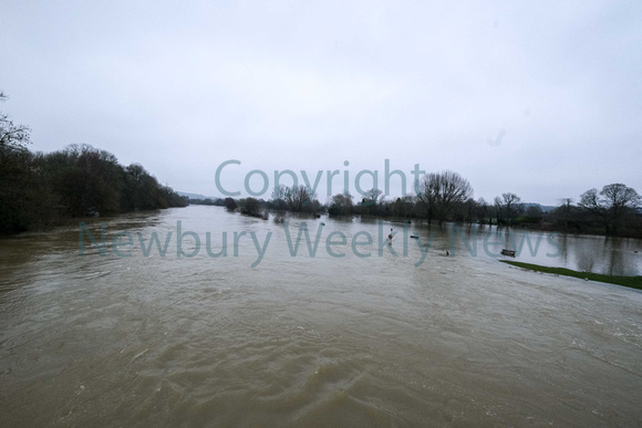 05-0321R Flood - Pangbourne River Thames
