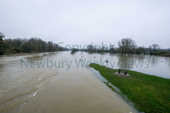 05-0321S Flood - Pangbourne River Thames