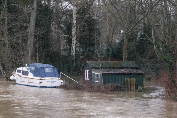 05-0321W Flood - Pangbourne River Thames