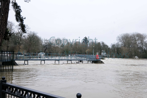 05-0321Y Flood - Pangbourne River Thames