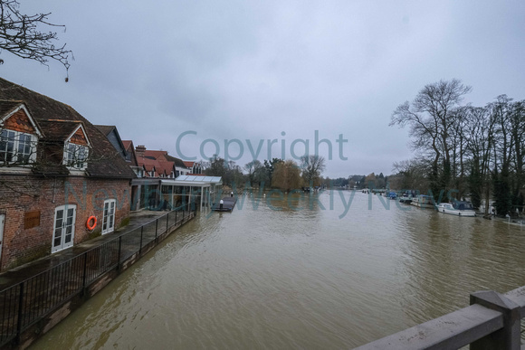 05-0421A Flood - Goring River Thames