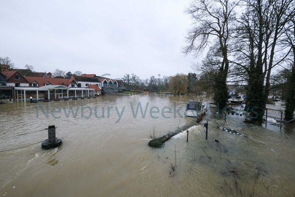 05-0421B Flood - Goring River Thames