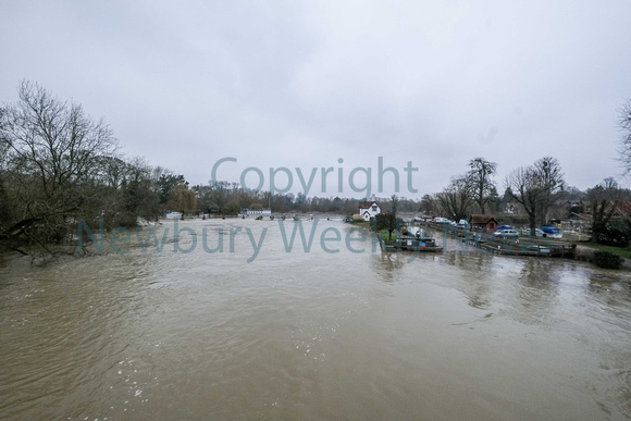 05-0421E Flood - Goring River Thames