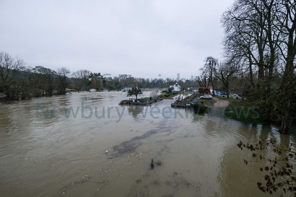 05-0421F Flood - Goring River Thames