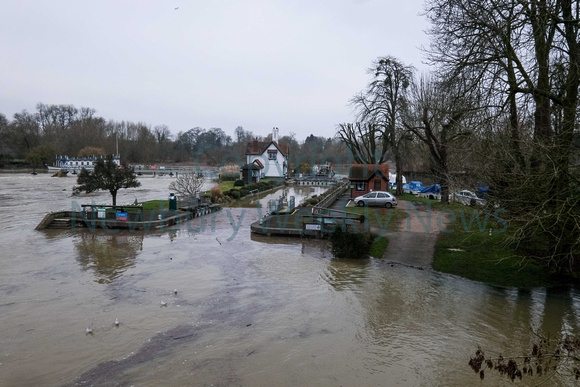 05-0421G Flood - Goring River Thames