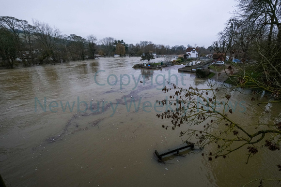 05-0421N Flood - Goring River Thames