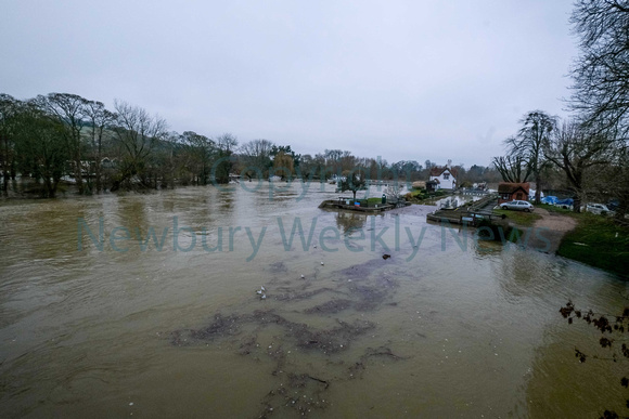 05-0421O Flood - Goring River Thames