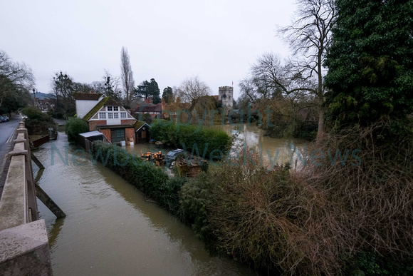 05-0421R Flood - Goring River Thames