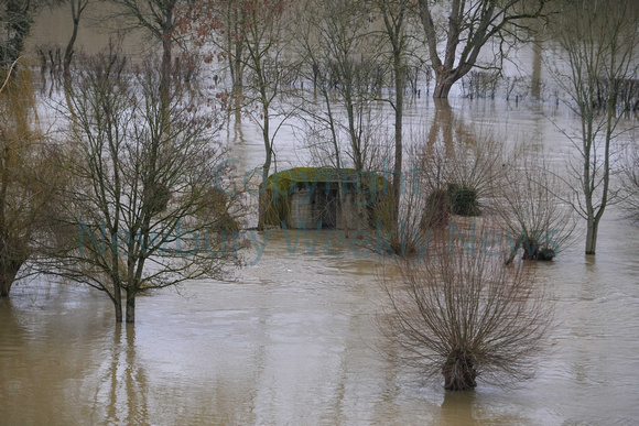 05-0521B Flood - Streatley River Thames
