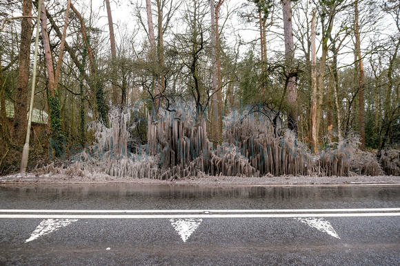 06-0621C Road side icicles A339