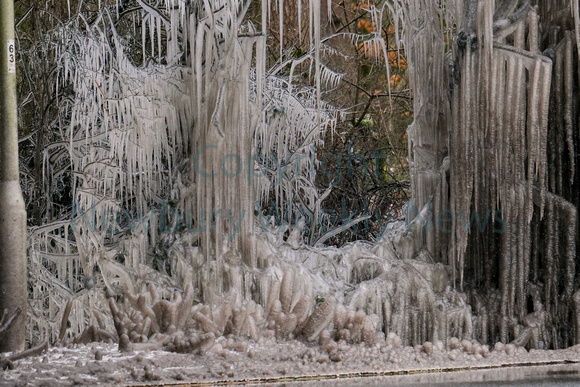 06-0621N Road side icicles A339