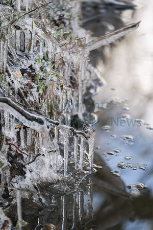 07-0521H icicles - Woodspeen