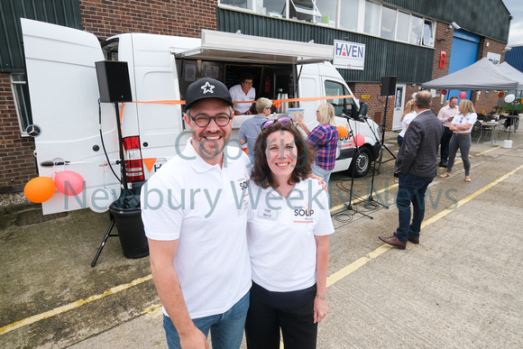 31-1221E Will Young at Newbury Soup Kitchen