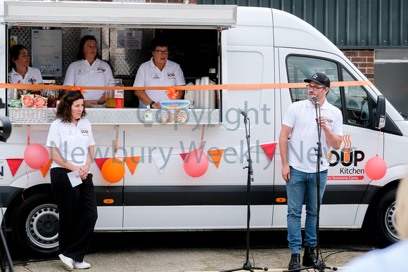 31-1221N Will Young at Newbury Soup Kitchen