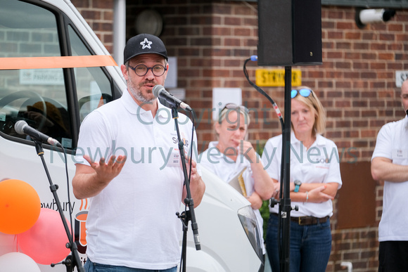 31-1221Q Will Young at Newbury Soup Kitchen